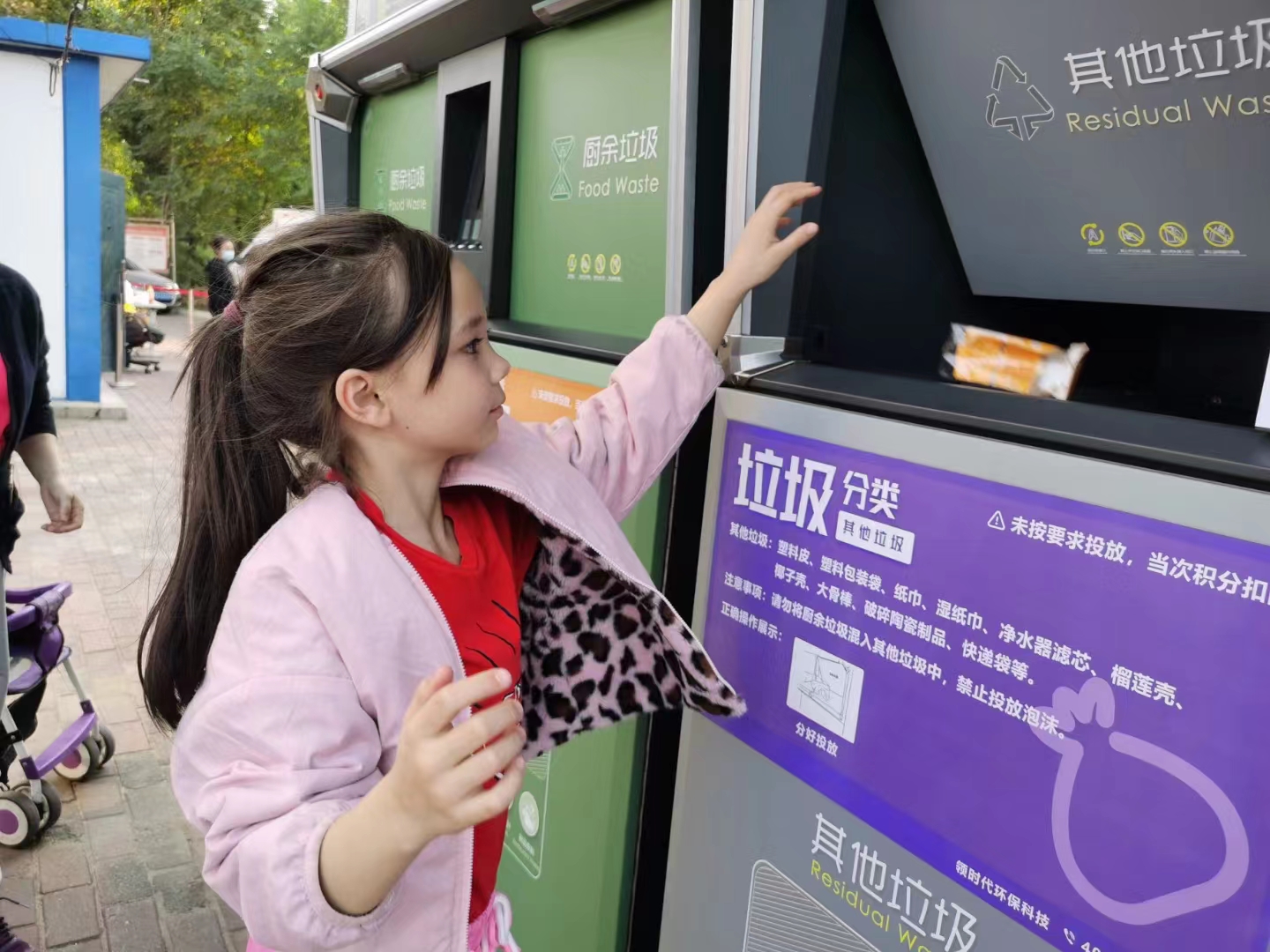 高科技與高顏值并存的智能垃圾分類箱,你身邊有了嗎?